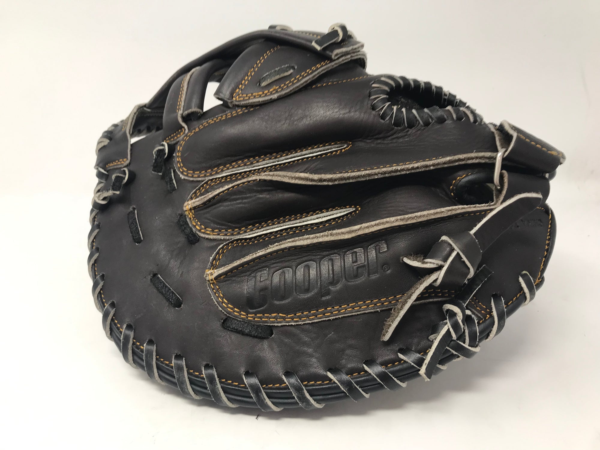 New Cooper 642 1st base Glove RHT 35