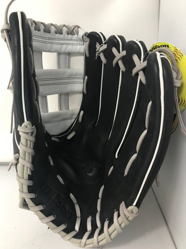 New Wilson A2000 Fastpitch Glove FV125 12.75" RHT Black/White