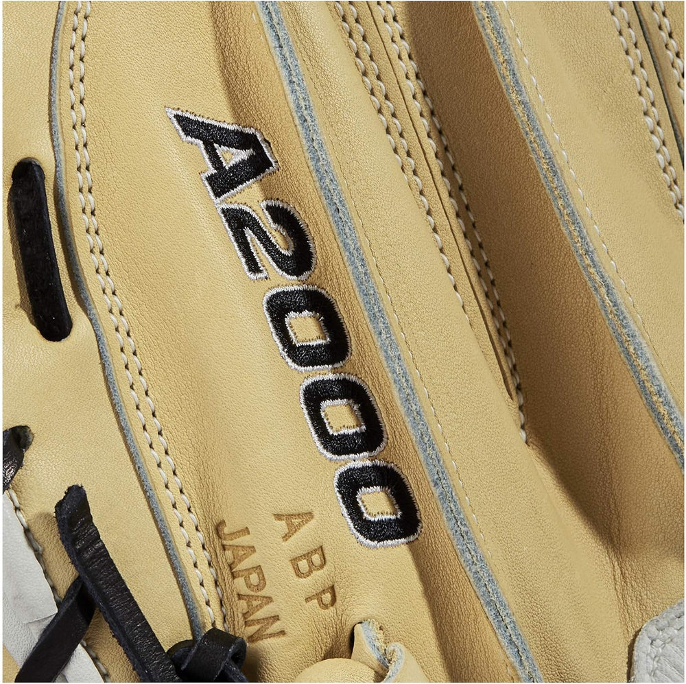 New Wilson A2000 Inch Adult Baseball Catchers Mitt  RHT 33 Inch Camel/Black