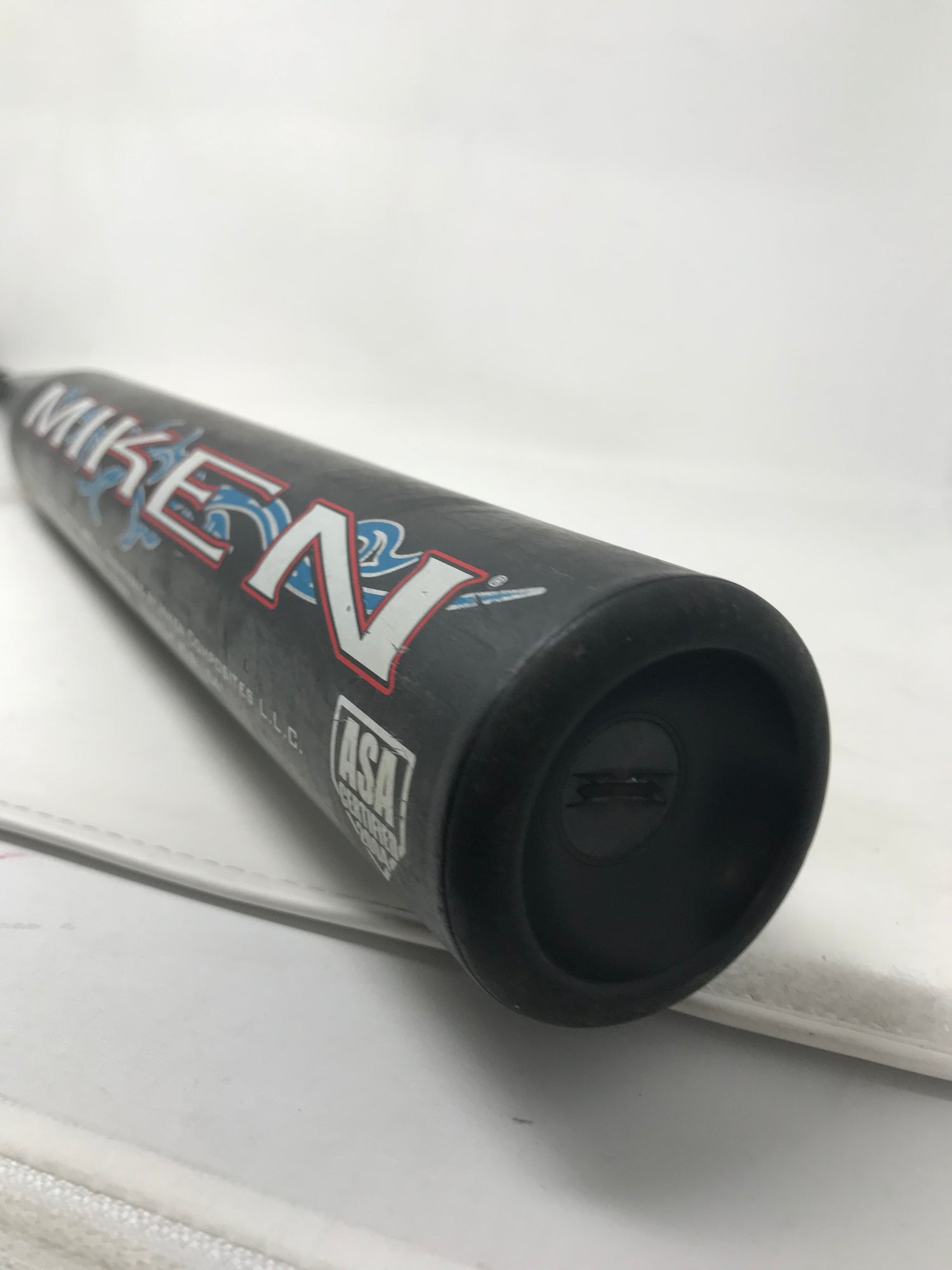 Batte de softball Miken Super Freak 98 Slowpitch 34 pouces 27 oz 34/27 composite Batte de softball Miken Super Freak 98 Slowpitch 34 pouces 27 oz 34/27 composite