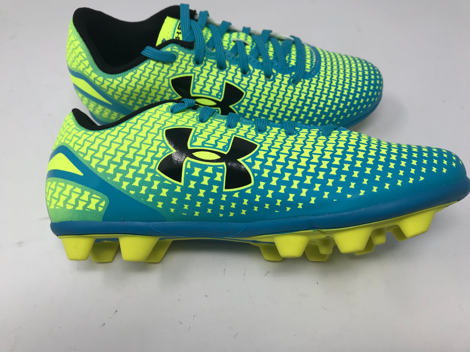 Under armour hotsell force soccer cleats