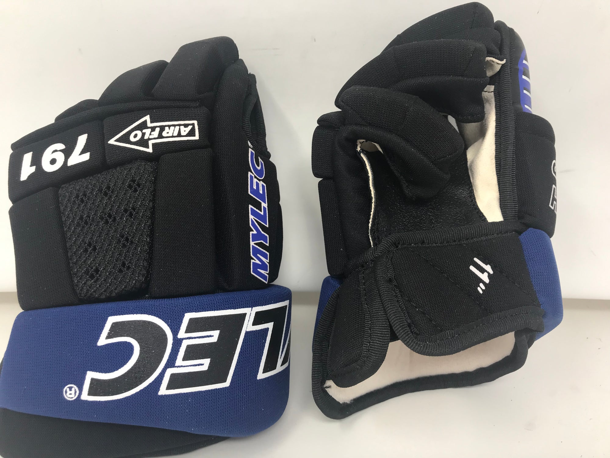 Mylec Label New Mylec Medium Ultra Pro II Air Flow Hockey Gloves 11 Inch Black/Nav ...