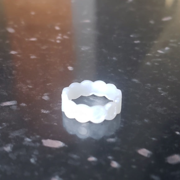 New QALO Scallop Ring Pearl Size 5 Silicone ring Non-Conductive