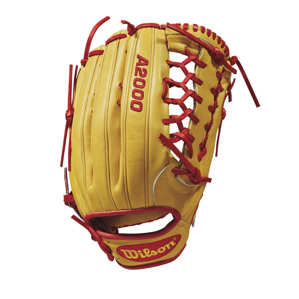 New Wilson A2000 12.5" Outfield Glove Of the Month RHT Baseball Nat/Red